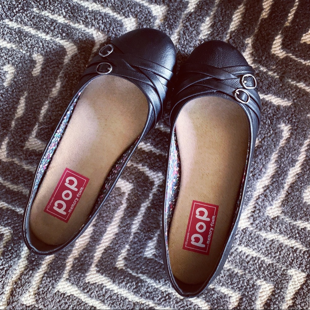 🌷POP black ballet flats w/ buckle accents 🌷